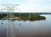 PLN Bangun Tower Setinggi 123 Meter Lintasi Sungai Kapuas di Kalbar
