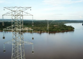 PLN Bangun Tower Setinggi 123 Meter Lintasi Sungai Kapuas di Kalbar
