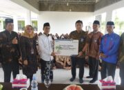 Serahkan 100 Buku, PLN UIW Sumbar Menanam Buku di Ponpes Al Baroqah Dharmasraya