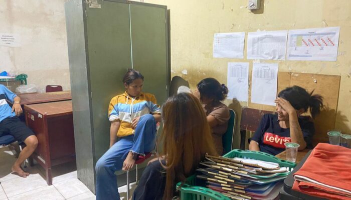 Satpol PP Padang Bongkar Praktek Prostitusi Online Via Mi Chat di Hotel