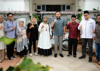 DPW Gebu Minang Serahkan Bantuan Gerobak untuk PKL Sumatera Barat