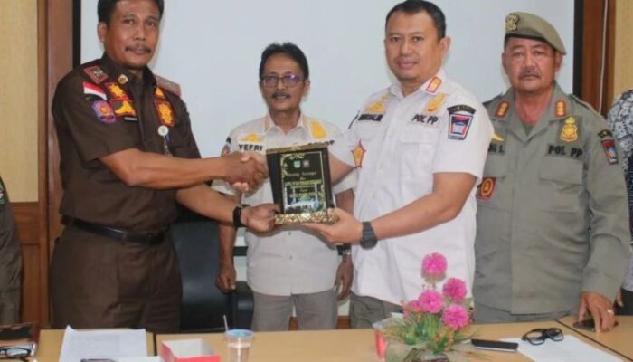 Ada Apa Ya! Satpol PP dan Damkar Rokan Hulu Kunjungi Satpol PP Padang