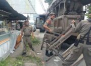Satpol PP Padang Amankan Barang Dagangan PKL di Jalan S Parman