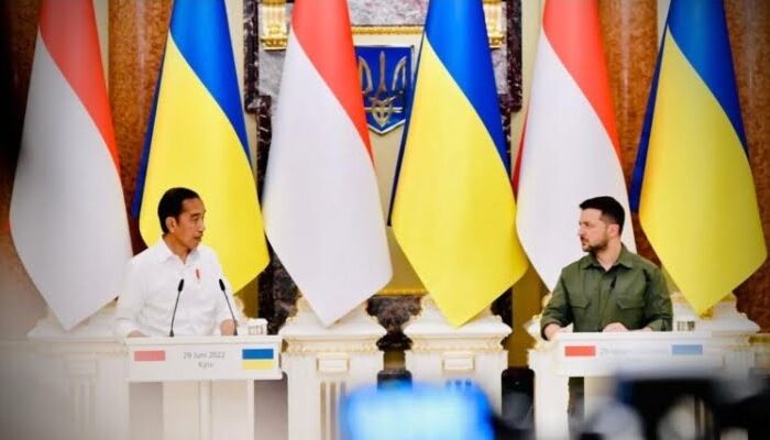 Bertemu Presiden Zelenskyy, Presiden Jokowi Sampaikan Pesan Damai Masyarakat Indonesia untuk Ukraina