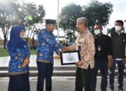 Wagub Sumbar Serahkan Piagam PROPER Hijau Tahun 2021 dari Kementerian LHK ke PT Semen Padang