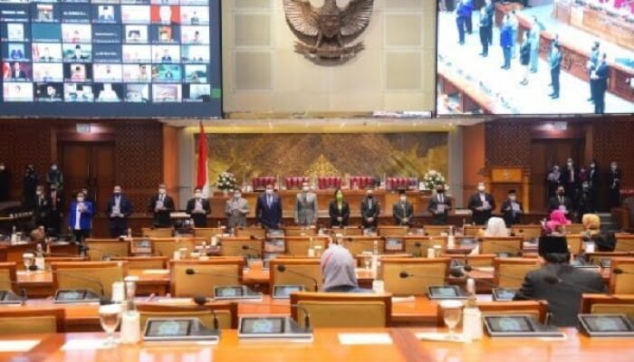Tok! Paripurna DPR RI Sahkan UU Tentang Provinsi Sumatera Barat,  Riau, Jambi, NTB dan NTT