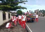 Sambut HUT Bhayangkara ke-76, Personel Polres Pasaman Barat Goro Bersihkan Pekarangan