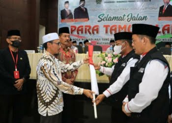 Dilepas Ketua DPRD Sumbar, Jemaah Haji Kloter III Embarkasi Padang Terbang ke Madinah Pukul 13.50 Siang Ini
