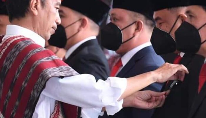 Satu-satunya di Sumbar, Bupati Sutan Riska Terima Satyalancana Wira Karya dari Presiden RI