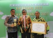 Pemko Padang, Walikota Hendri Septa dan Ketua DPRD Syafrial Kani Terima Penghargaan “Nirwasita Tantra” dari KLH