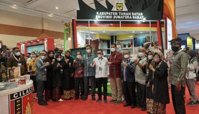 Bupati Eka Putra Promosikan Keunggulan Hasil Pertanian dan UMKM Tanah Datar di AOE 2022 JCC
