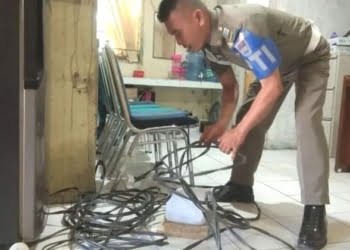 Bahaya! Pol PP Padang Temukan Lagi Sambungan Listrik Ilegal di Kawasan Pantai Cimpago