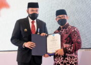 Satu-satunya dari Sumbar, Wako Fadly Amran Terima Penghargaan Manggala Karya Kencana