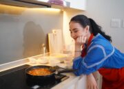 Arumi Bachsin Terkesan Masak Pakai Kompor Listrik, Ternyata Lebih Efisien Dibanding Gas Ya!