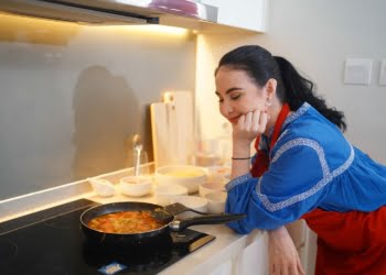 Arumi Bachsin Terkesan Masak Pakai Kompor Listrik, Ternyata Lebih Efisien Dibanding Gas Ya!
