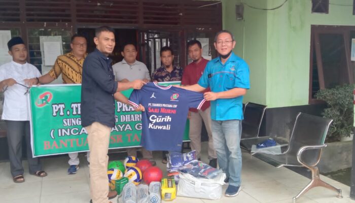 Salurkan CSR, PT Transco Pratama Bantu Peralatan Olahraga Pemuda Ampang Kuranji Dharmasraya
