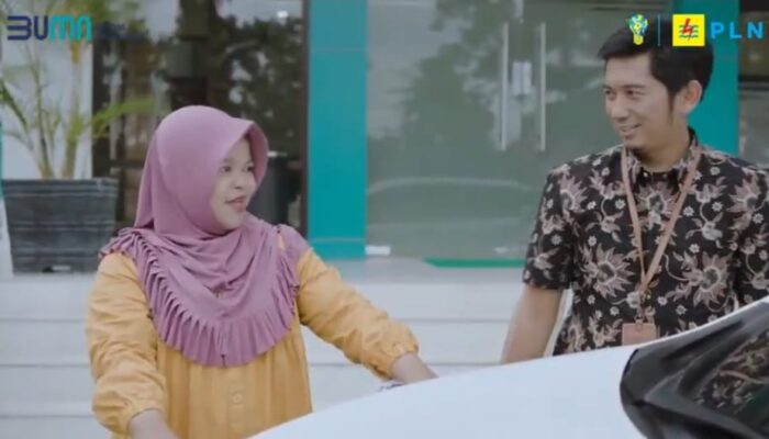 Selebgram Angel Cry Beraksi di PLN Payakumbuh, Imbau Masyarakat Peduli Bahaya Listrik