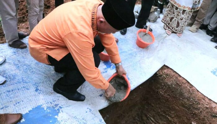 Letakan Batu Pertama, Gubernur Mahyeldi Bangga Perantau Minang Bangun Masjid Megah Al Minangkabawi di Banten