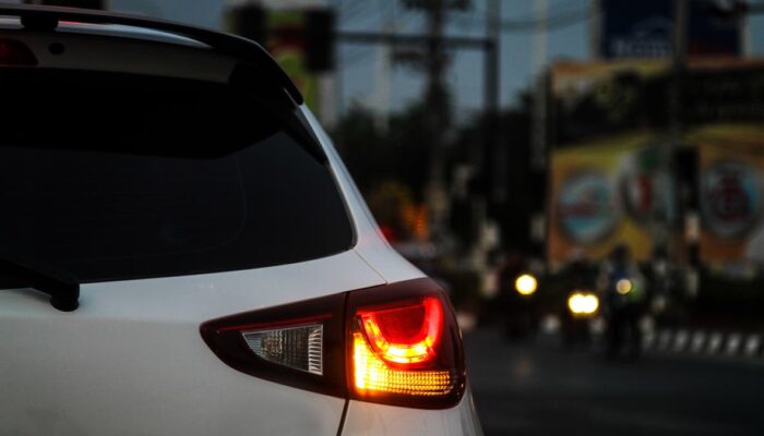 TIPS: Aturan Main Lampu Sein, Cara Penggunaan dan Sanksi Hukumnya