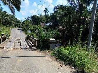 Jembatan rusak