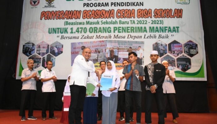 UPZ Baznas PT Semen Padang Serahkan Beasiswa  Rp1,4 Miliar Kepada 1.470 Penerima