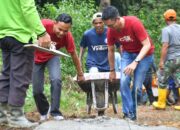 PT Semen Padang Bantu Pengecoran Jalan Bukit Nabu Sepanjang 2 Km