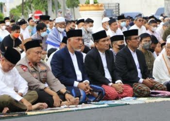 Khatib Idul Adha, Helmi Ajak Warga Sumbar Tebarkan Budaya dan Praksis Solidaritas Sosial