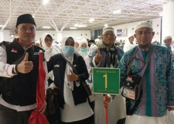 Pukul 21.14 Wib Malam Ini, 393 Jamaah Haji Kloter 1 Debarkasi Padang Mendarat di BIM