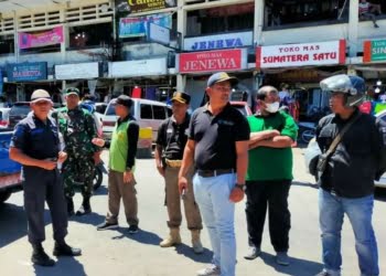 Susah Diatur, Tim Gabungan Bersihkan Jalan Pasar Raya Padang dari Lapak-lapak PKL