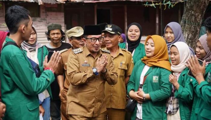 Lihat Lebih Dekat, Bupati Eka Putra Turun ke Pelosok Tinjau Rumah Warga Tak Layak Huni