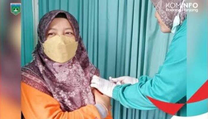 Siap-siap! Nakes Padang Panjang akan Disuntik Vaksin Booster Kedua Sebelum 11 Agustus