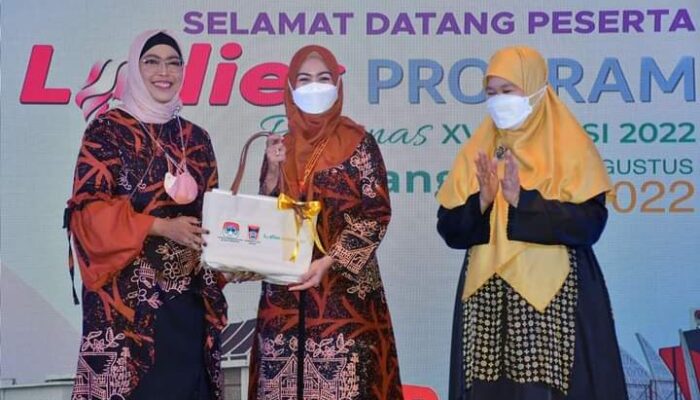 Ny. Yane Bima Arya: Istri Walikota Padang Sukses Angkat Fesyen dari Potensi Karya UMKM Lokal