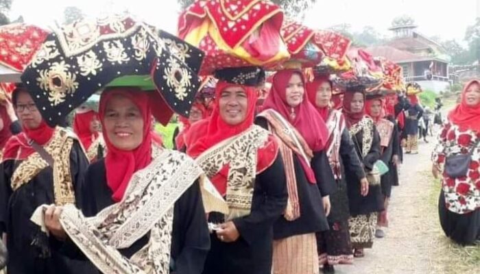 Nagari Paninjauan Tanah Datar Baralek Gadang, dari Lomba Mewarnai Anak-anak Hingga Arak Iriang Sakaliliang Kampuang