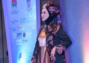 FOTO-FOTO Para Kepala OPD Pemko Padang Bergaya di Atas Catwalk “Ladies Program” Rakernas Apeksi 2022