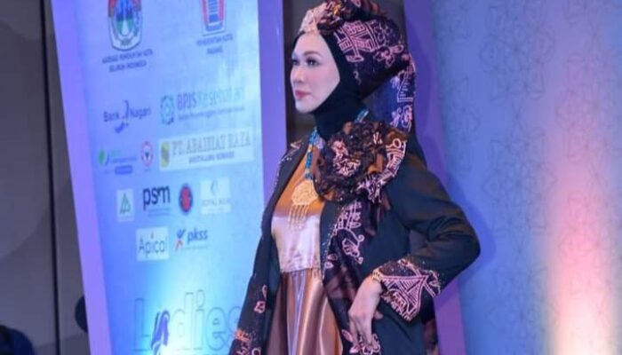 FOTO-FOTO Para Kepala OPD Pemko Padang Bergaya di Atas Catwalk “Ladies Program” Rakernas Apeksi 2022