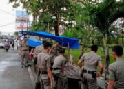 Tutupi Keindahan Taman Nanggalo, 13 Lapak PKL Dibongkar Satpol PP Padang