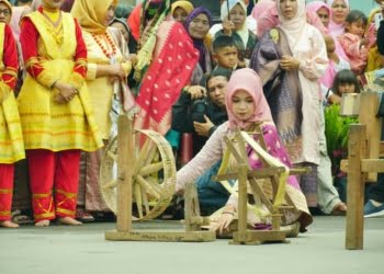 1.000 Songket Meriahkan “Pandai Sikek Festival” di Pasar Tradisional X Koto Tanah Datar