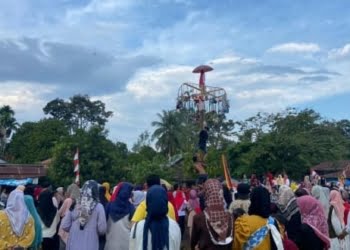 Mahasiswa KKN Universitas Andalas Gelar Semarak HUT RI ke-77 di Nagari Koto Padang