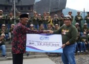 PLN UIW Sumbar Serahkan Bantuan Modal Usaha kepada 50 Pelaku Usaha Kecil di Sekitar Istana Pagaruyung