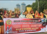 Cantiknya! Perempuan Minang se-Jabodetabek Berbaju Kuruang Basiba Mengelilingi Monas di Parade Budaya Nusantara