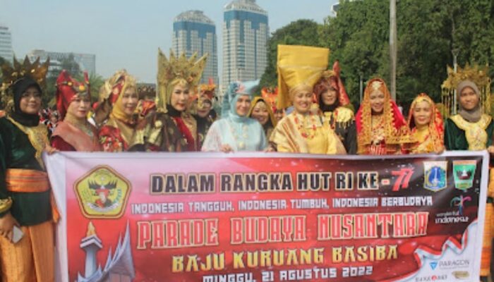 Cantiknya! Perempuan Minang se-Jabodetabek Berbaju Kuruang Basiba Mengelilingi Monas di Parade Budaya Nusantara