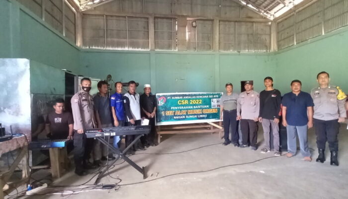 Pemuda Nagari Sungai Limau Dharmasraya Terima Alat Musik Organ Tunggal Bantuan CSR PT SAK Incasi Raya Group