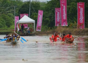 32 Tim Dayung Berlomba di Selaju Sampan Alinia Farm & Park Sitiung Dharmasraya