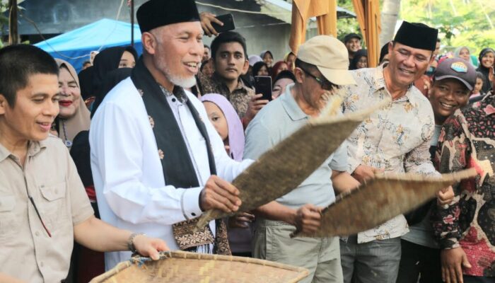 Apresiasi Permainan Tradisional Anak Nagari Padang Sibusuk, Gubernur: Inilah Kelokan Ranah Minang Keunggulan Wisata yang Dicari Pengunjung