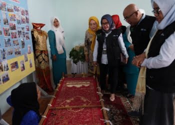 Dorong Kaum Ibu-ibu Produktif, PLN Peduli UIW Sumbar Bantu Mesin Jahit untuk TP PKK Palapa Nan XX Padang