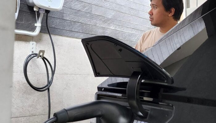 Sudah Sebulan Gunakan Mobil Listrik, Begini Cerita Joshua, si Mantan Penyanyi Cilik