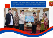 Terima Bantuan dari Kementan, Bupati Agam: Harus Jemput Bola Demi Kepentingan Masyarakat