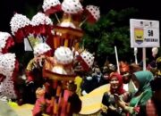 Dari Kesenian Gamelan Jawa Hingga Hoyak Tabuik Piaman Meriahkan Pawai Budaya Nusantara di Pantai Padang
