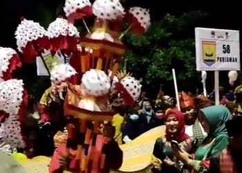 Dari Kesenian Gamelan Jawa Hingga Hoyak Tabuik Piaman Meriahkan Pawai Budaya Nusantara di Pantai Padang