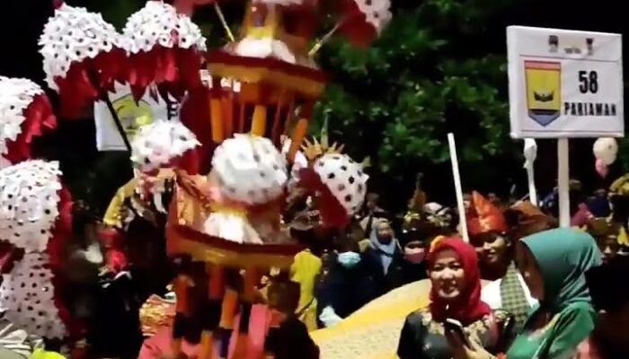 Dari Kesenian Gamelan Jawa Hingga Hoyak Tabuik Piaman Meriahkan Pawai Budaya Nusantara di Pantai Padang